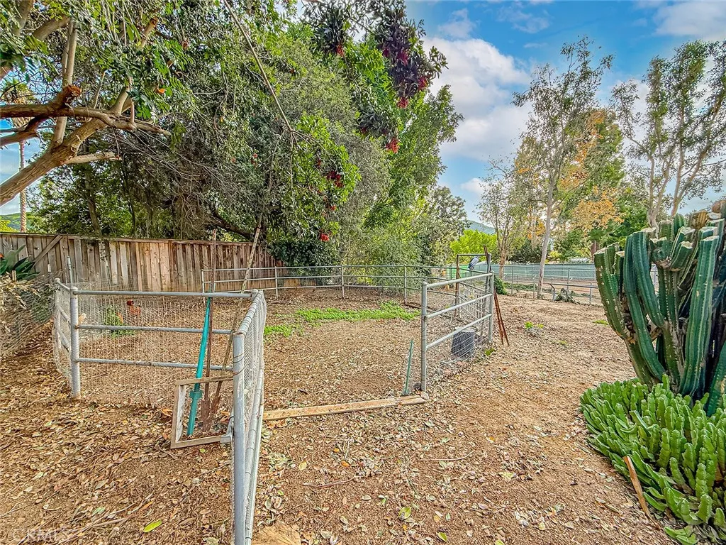 377 Oldstone Court, Simi Valley, California 93065 home-pic-35