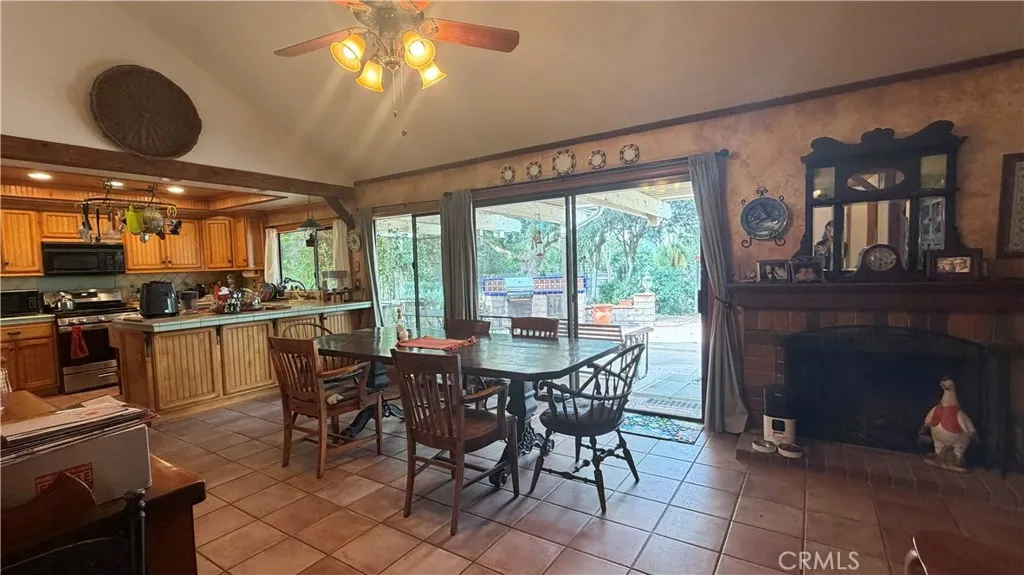 377 Oldstone Court, Simi Valley, California 93065 home-pic-12