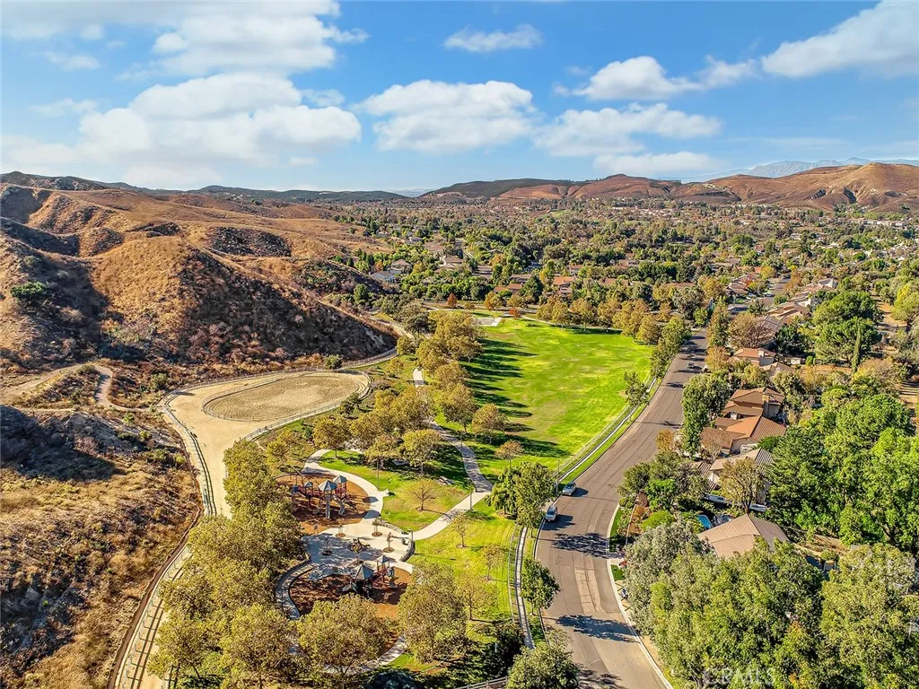 377 Oldstone Court, Simi Valley, California 93065 home-pic-43