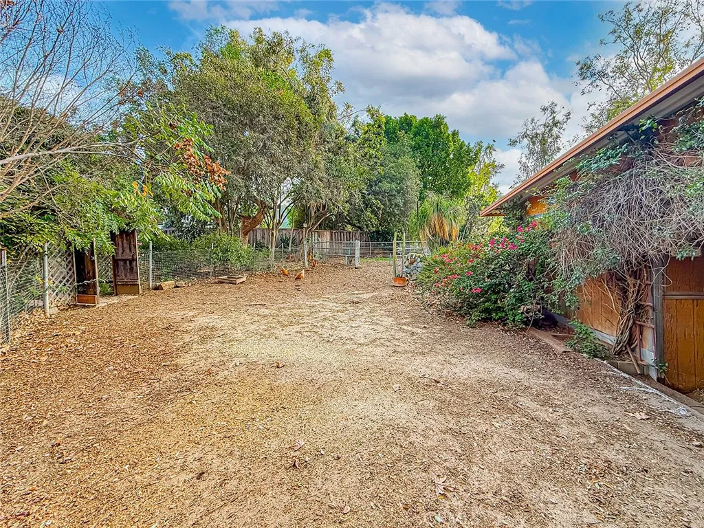 377 Oldstone Court, Simi Valley, California 93065 home-pic-28