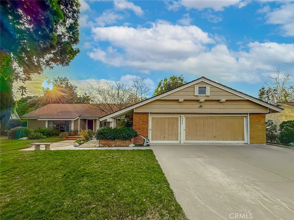 377 Oldstone Court, Simi Valley, California 93065 home-pic-1