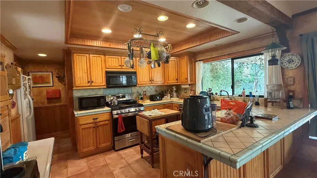 377 Oldstone Court, Simi Valley, California 93065 home-pic-14