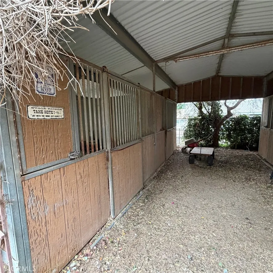 377 Oldstone Court, Simi Valley, California 93065 home-pic-32