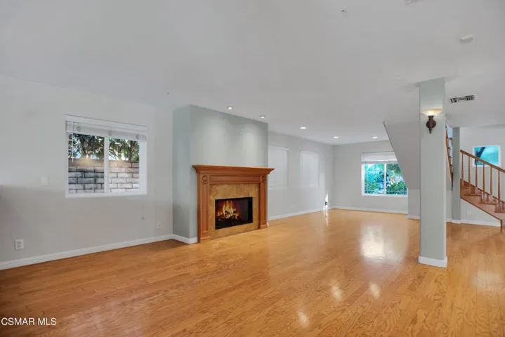 4539MammothAve 10