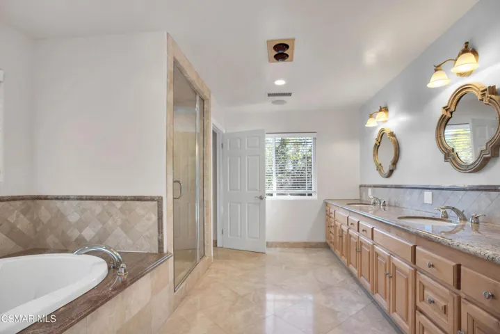 4539MammothAve 42