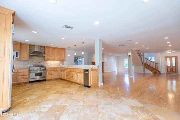 4539MammothAve 15
