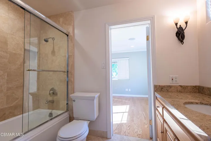 4539MammothAve 24