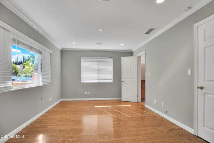 4539MammothAve 21