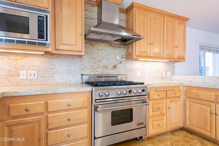 4539MammothAve 19