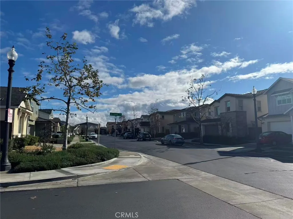 2680 E Penelope Ln, Ontario, California 91762 home-pic-24