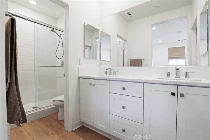 Primary Bath w/ Dual Vanity