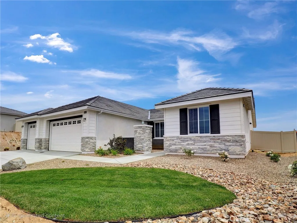 35892 Wildwood Crest Drive, Yucaipa, California 92399 home-pic-2