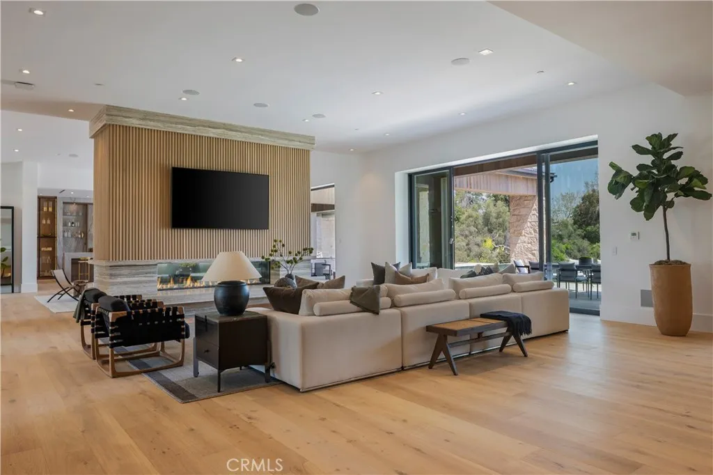 24105 Hidden Ridge Road, Hidden Hills, California 91302 home-pic-11