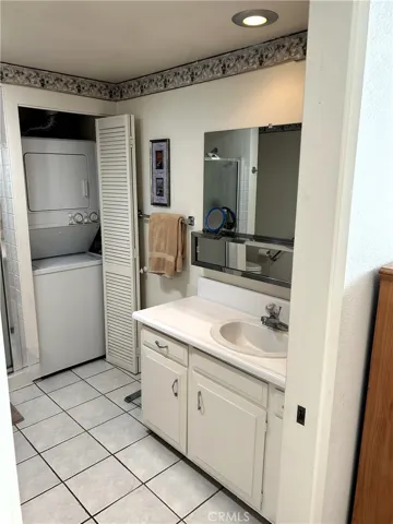 Bathroom & Laudry