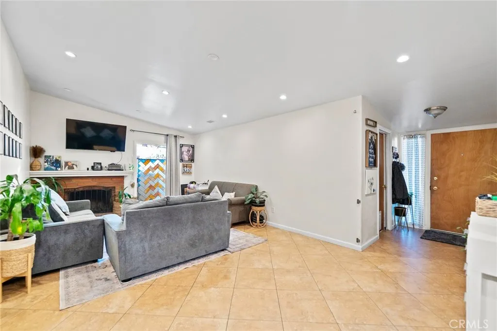 9087 Rosecrest, Fontana, California 92335 home-pic-7