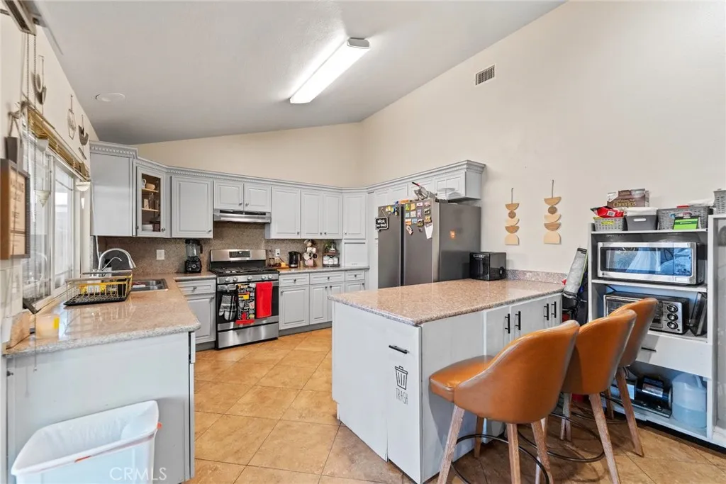 9087 Rosecrest, Fontana, California 92335 home-pic-12