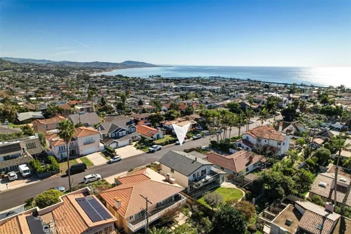 California contmporary perched above DP harbor with minutes to Laguna Beach and San Clemente.