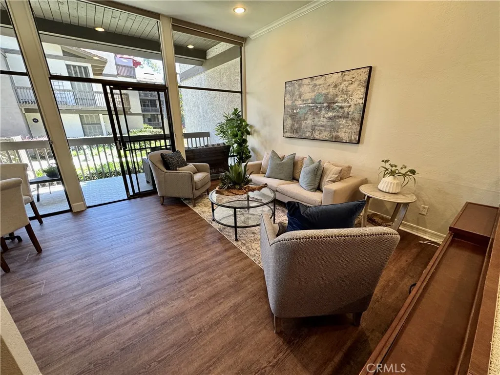 5104 Marina Pacifica Drive S, Long Beach, California 90803 home-pic-9