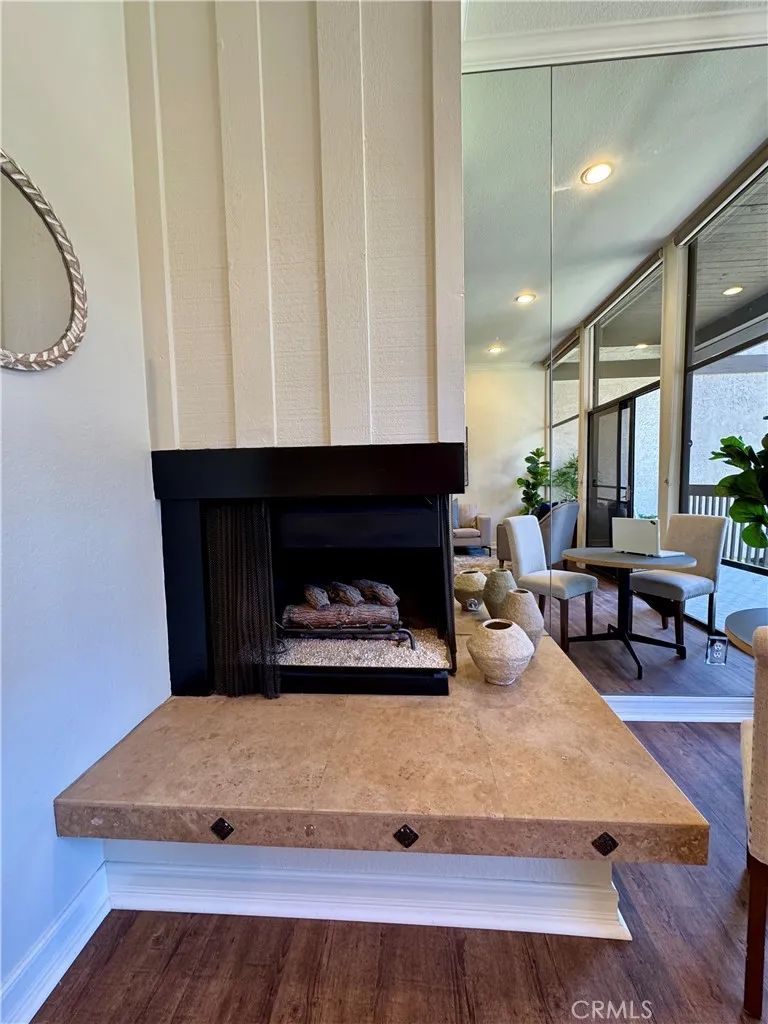 5104 Marina Pacifica Drive S, Long Beach, California 90803 home-pic-20