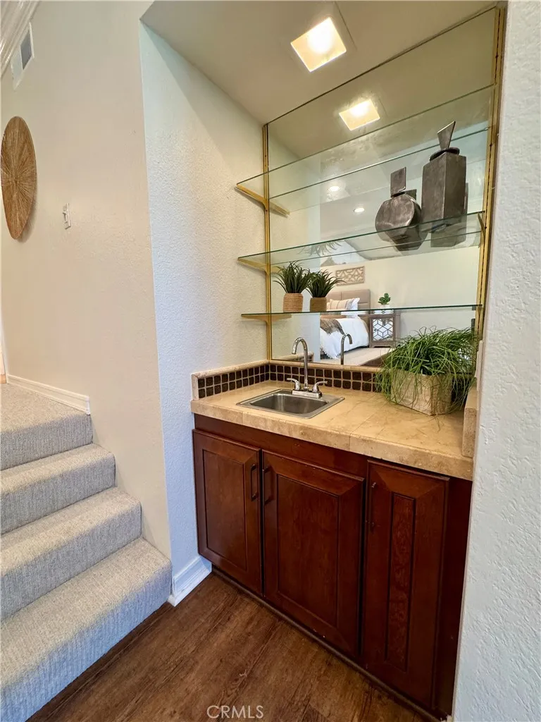 5104 Marina Pacifica Drive S, Long Beach, California 90803 home-pic-19