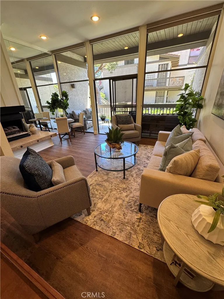 5104 Marina Pacifica Drive S, Long Beach, California 90803 home-pic-17