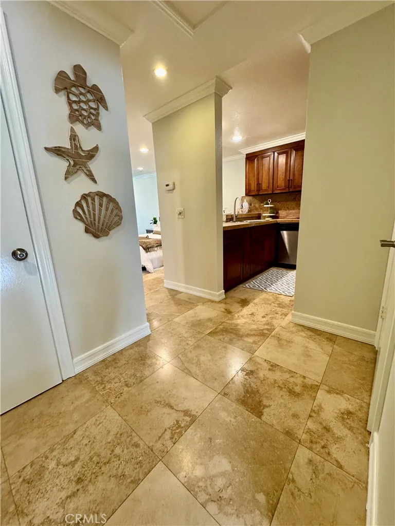 5104 Marina Pacifica Drive S, Long Beach, California 90803 home-pic-2