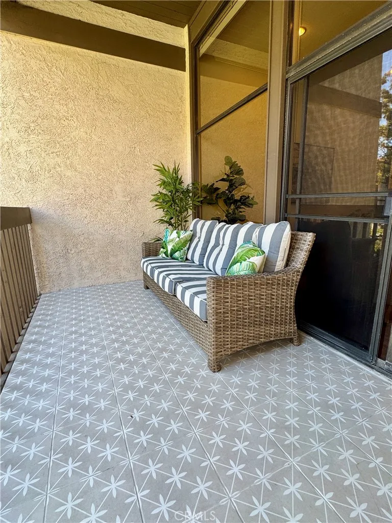 5104 Marina Pacifica Drive S, Long Beach, California 90803 home-pic-24