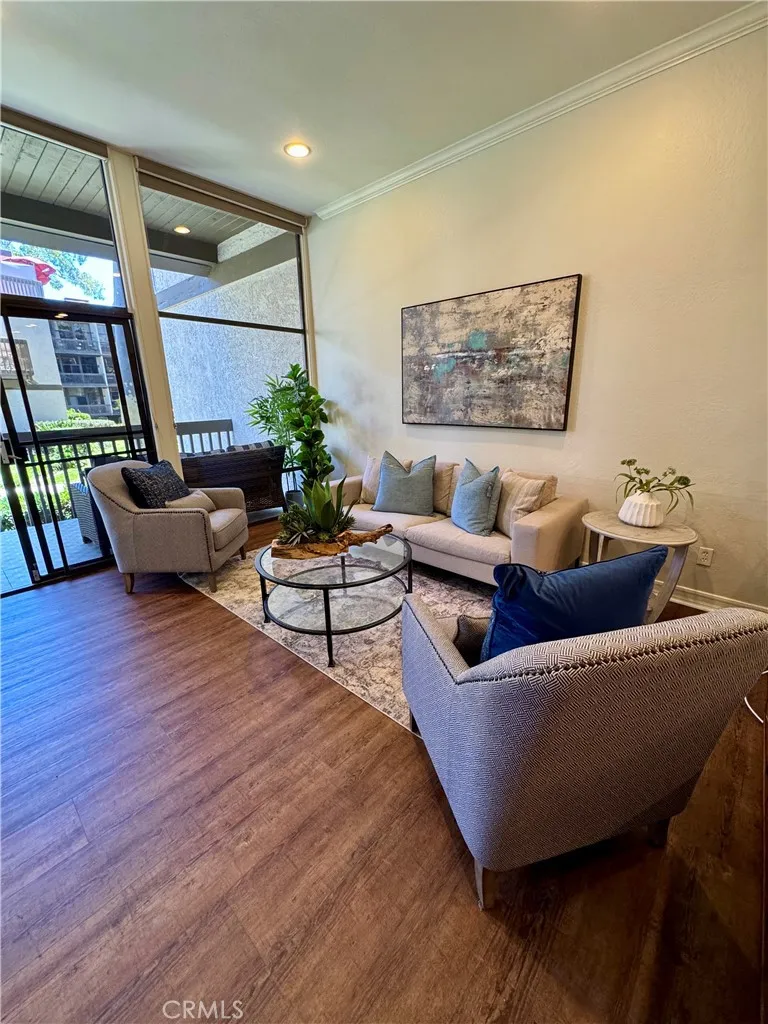 5104 Marina Pacifica Drive S, Long Beach, California 90803 home-pic-14
