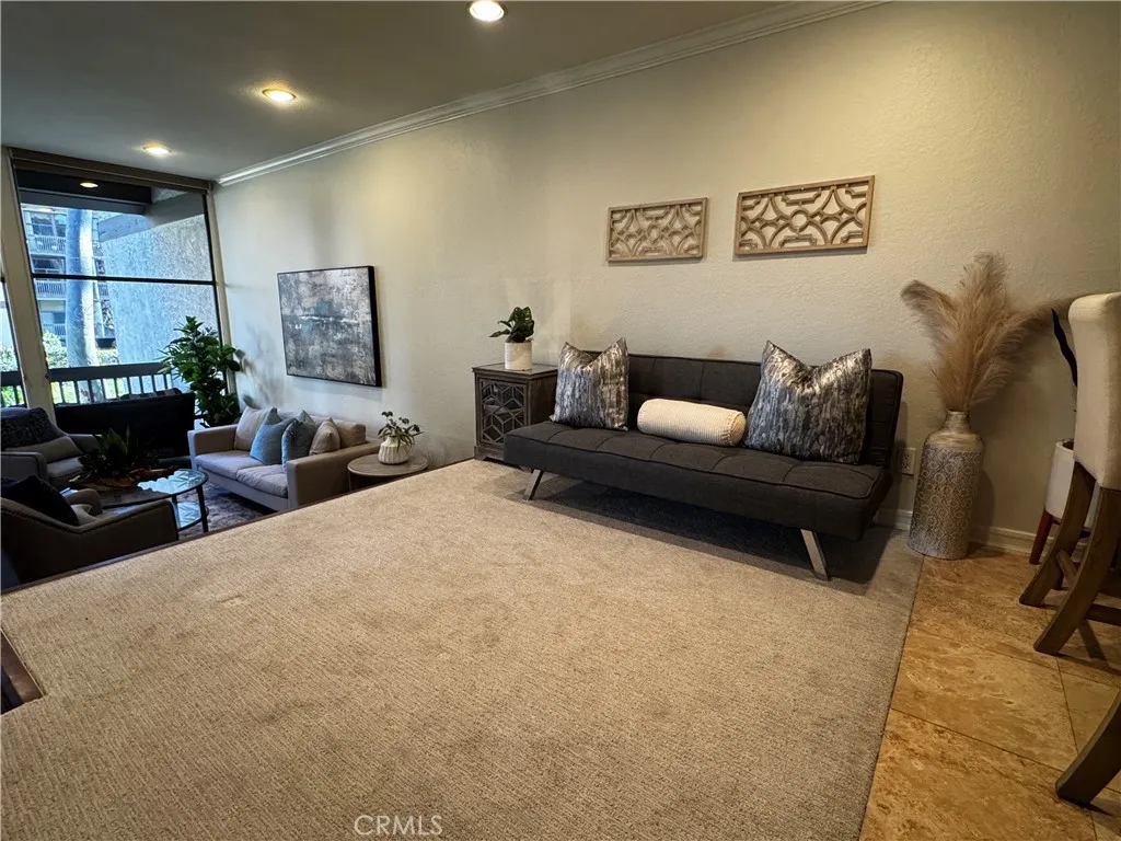 5104 Marina Pacifica Drive S, Long Beach, California 90803 home-pic-3