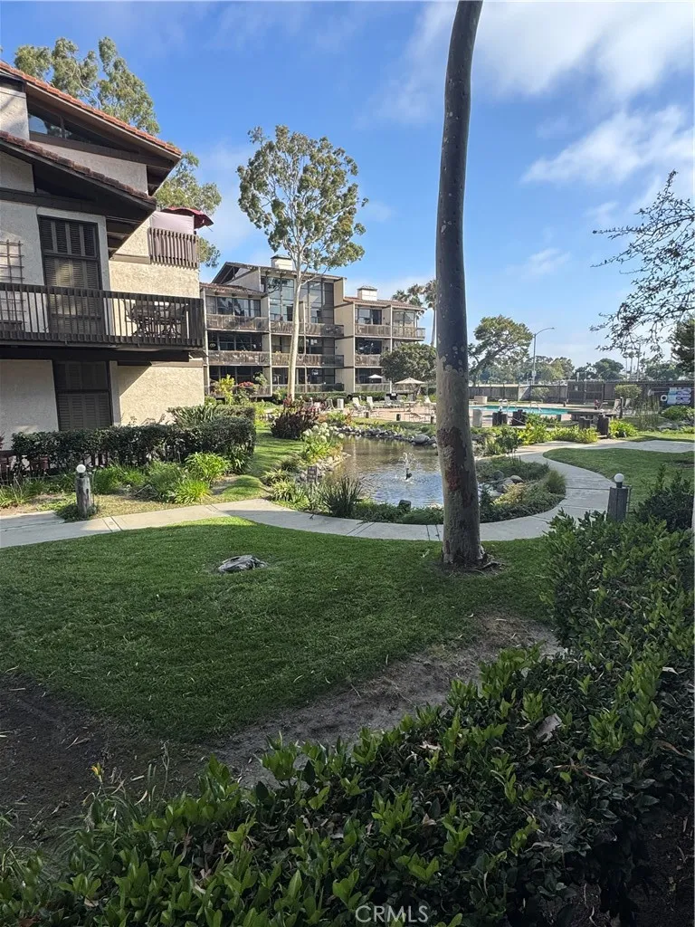 5104 Marina Pacifica Drive S, Long Beach, California 90803 home-pic-1