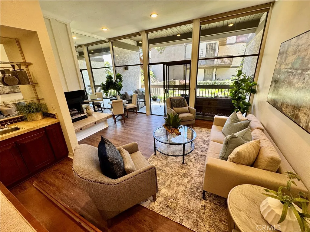 5104 Marina Pacifica Drive S, Long Beach, California 90803 home-pic-10