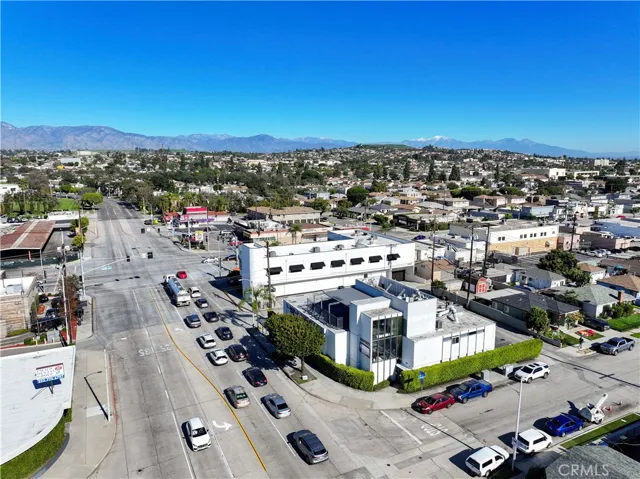 Northern view along Garfield Ave