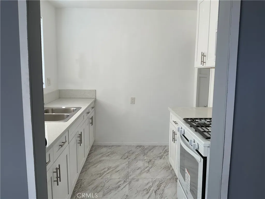 961 W 47th Street, Los Angeles, California 90037 home-pic-16