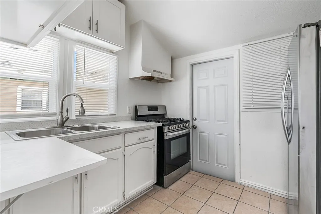 961 W 47th Street, Los Angeles, California 90037 home-pic-10