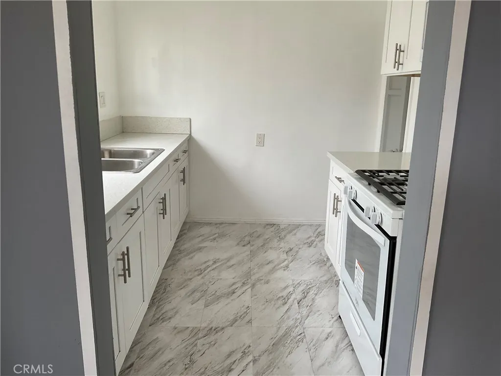 961 W 47th Street, Los Angeles, California 90037 home-pic-22