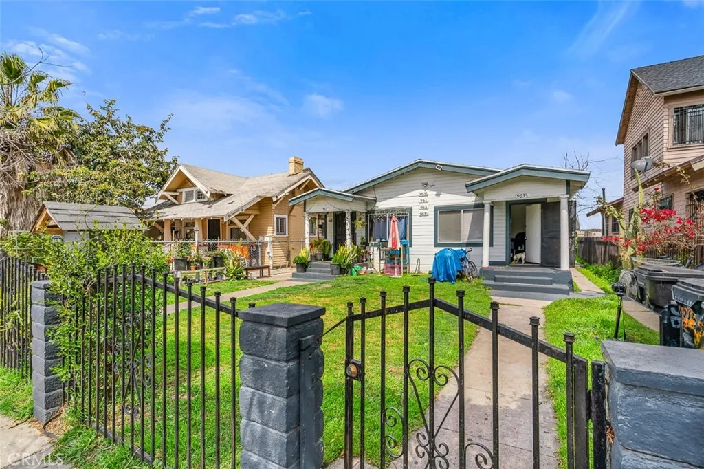 961 W 47th Street, Los Angeles, California 90037 home-pic-2