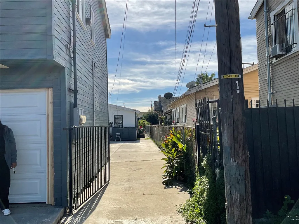 961 W 47th Street, Los Angeles, California 90037 home-pic-27