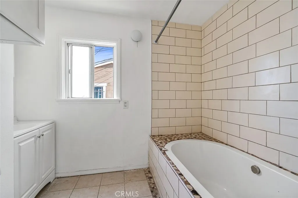 961 W 47th Street, Los Angeles, California 90037 home-pic-24
