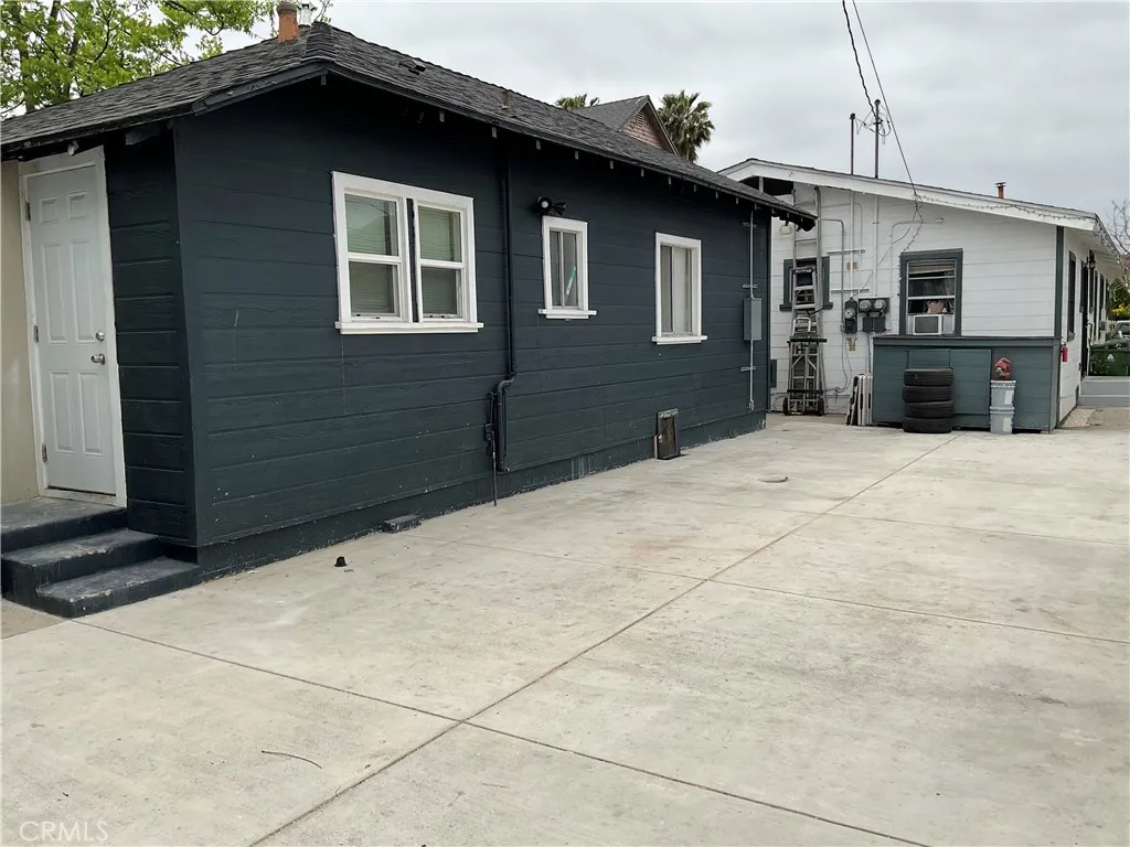 961 W 47th Street, Los Angeles, California 90037 home-pic-3