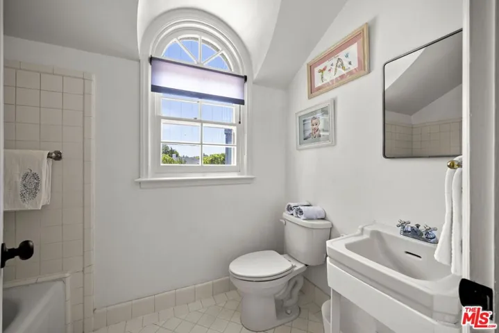 Upstairs Bedroom Suite #4 Bath