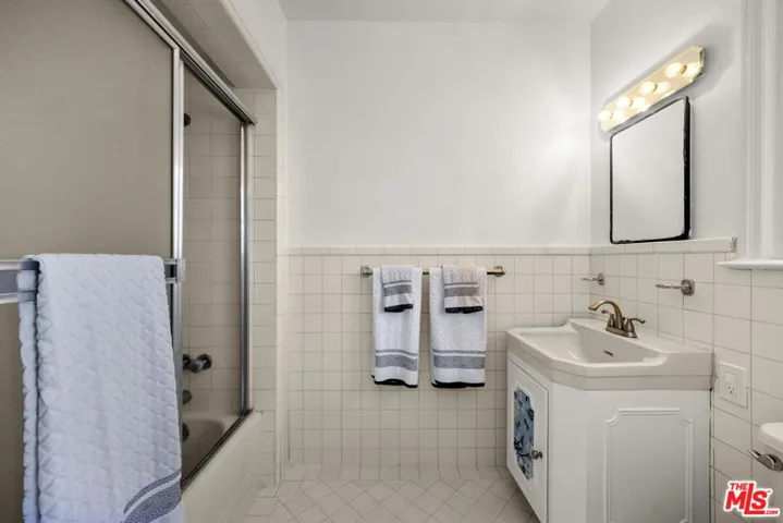 Upstairs Bedroom Suite #2 Bath