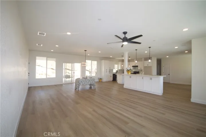 OPEN FLOOR PLAN-WATCH TV & COOK