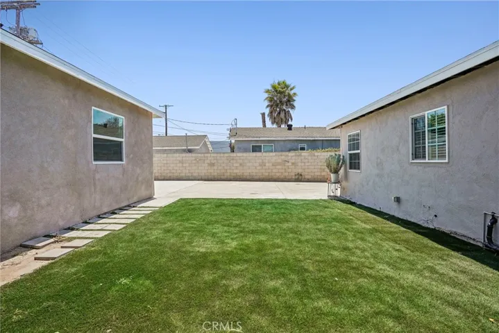 Artificial turf between den and ADU