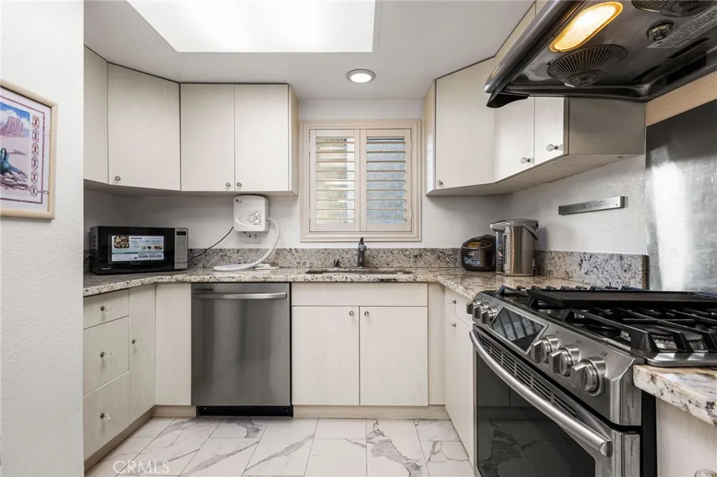 24001 Neece Avenue 7, Torrance, California 90505 home-pic-12