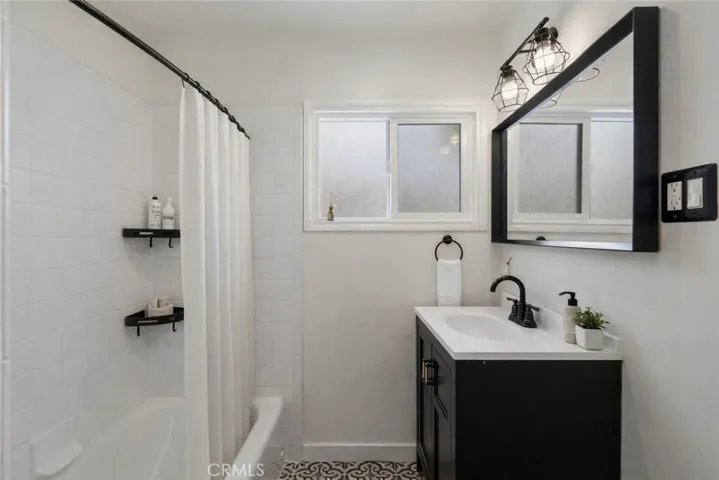 1532 Bath  Virtually Staged