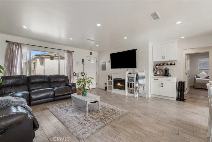 1534 Livingroom