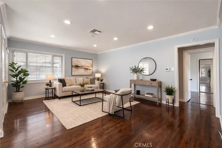 1532 Livingroom Virtually Staged