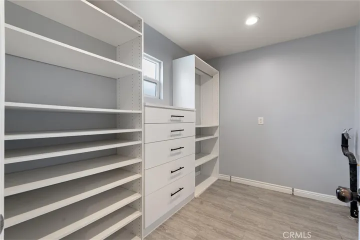 1532 Master walk in closet