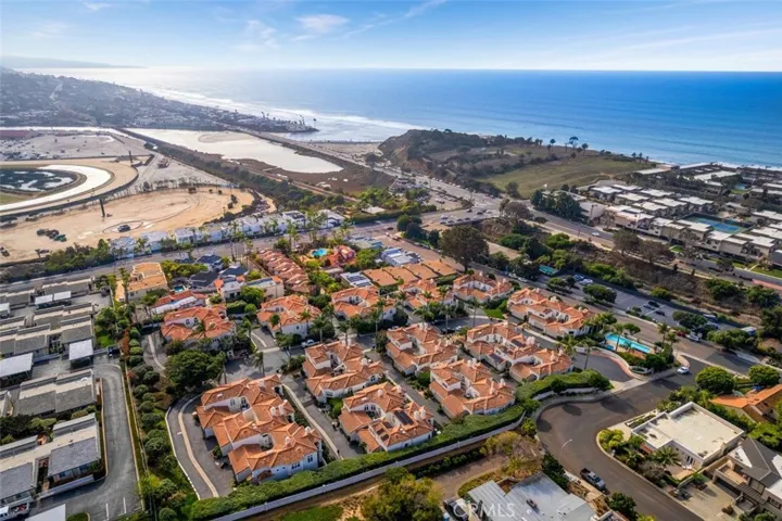 Walking distance to the Del Mar Race Track and Beach