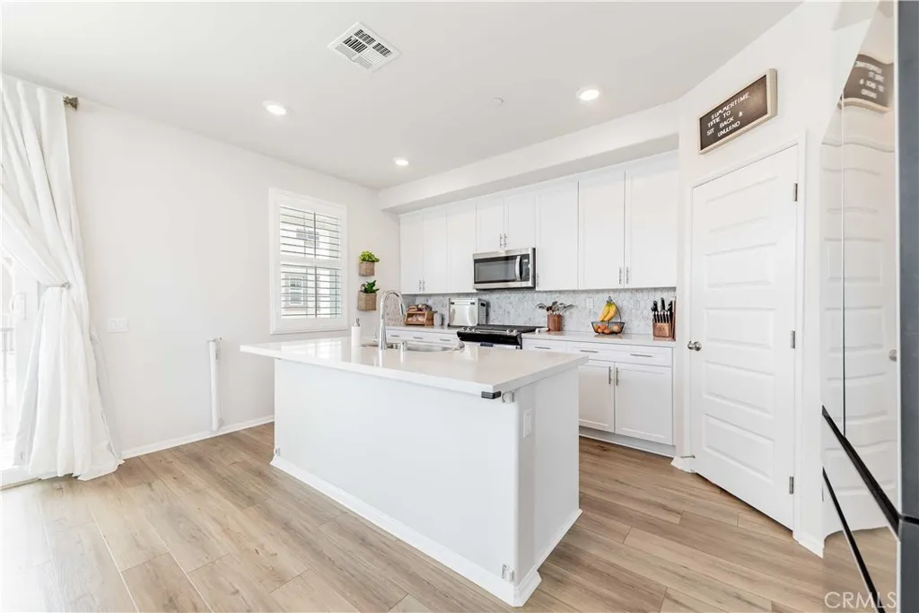 40709 Melrose Drive, Temecula, California 92591 home-pic-15